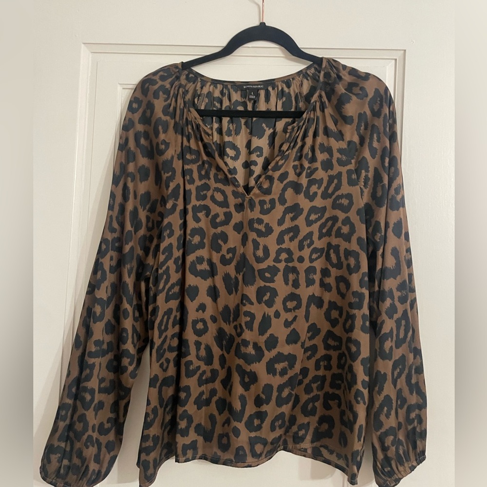 5/$15 Closet Sale! Banana Republic Animal Print Blouse, Large